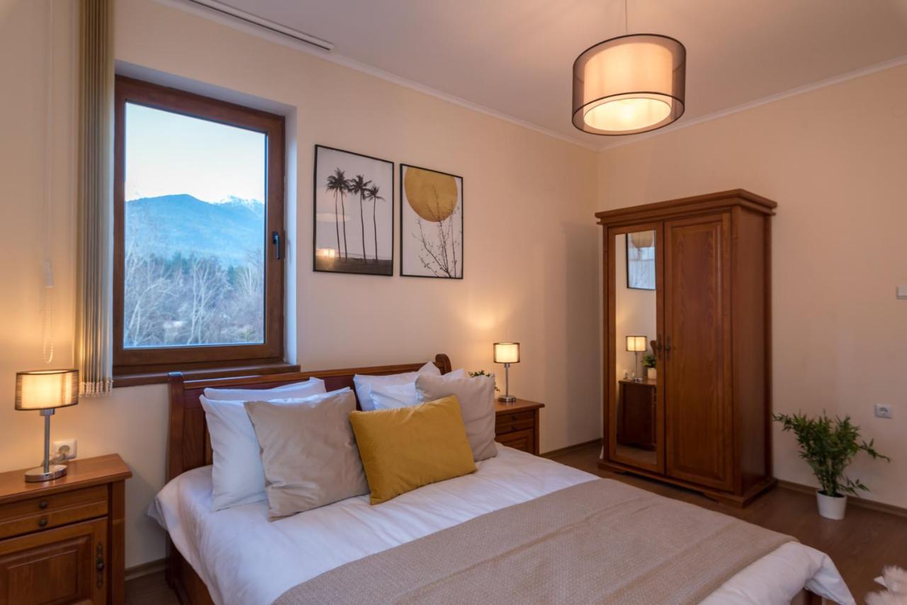 Charming Ski Apartments Near Gondola & Bar Street, Cedar Lodge 1 Complex Бансько Екстер'єр фото